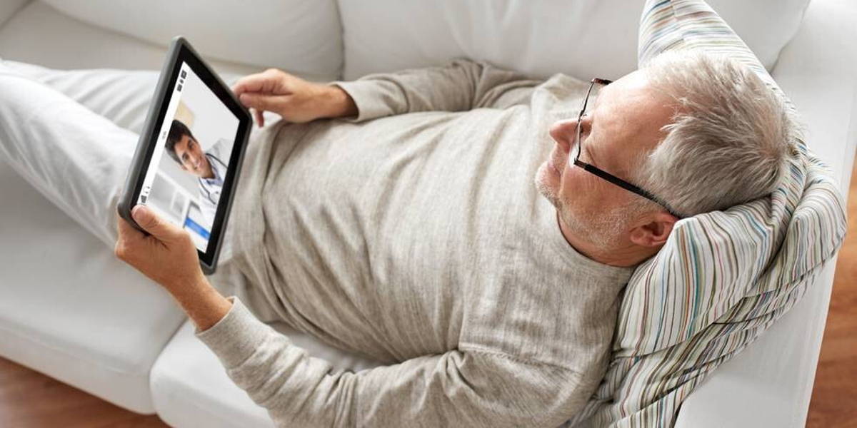 Patient-thuis-tablet-arts