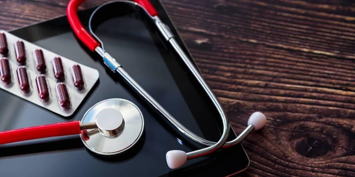 e-health-tablet-medicijn-stethoscoop
