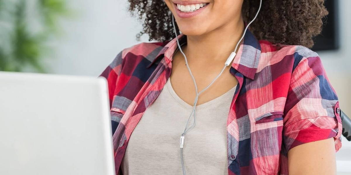 Rolstoel-ruitblouse-laptop