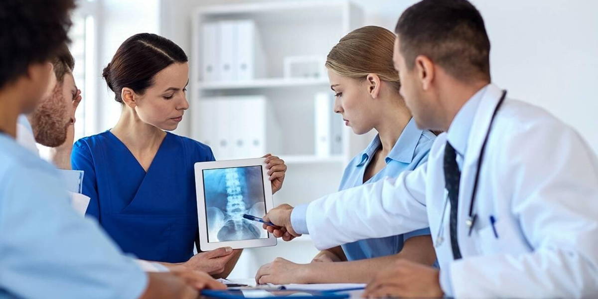 beelduitwisseling-zorg-tablet-artsen