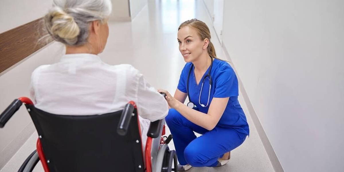 Verpleeghuis-verpleging-senior