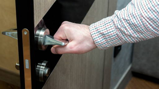 Innovatieve meeverhuizende deuropener geeft bewoner regie