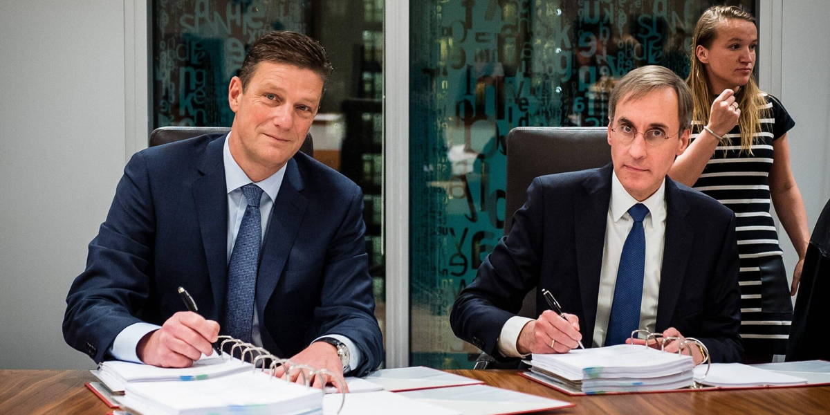 henk-valk-ceo-philips-benelux-en-laurens-van-der-tang-ceo-vitalhealth.download_edited-scaled