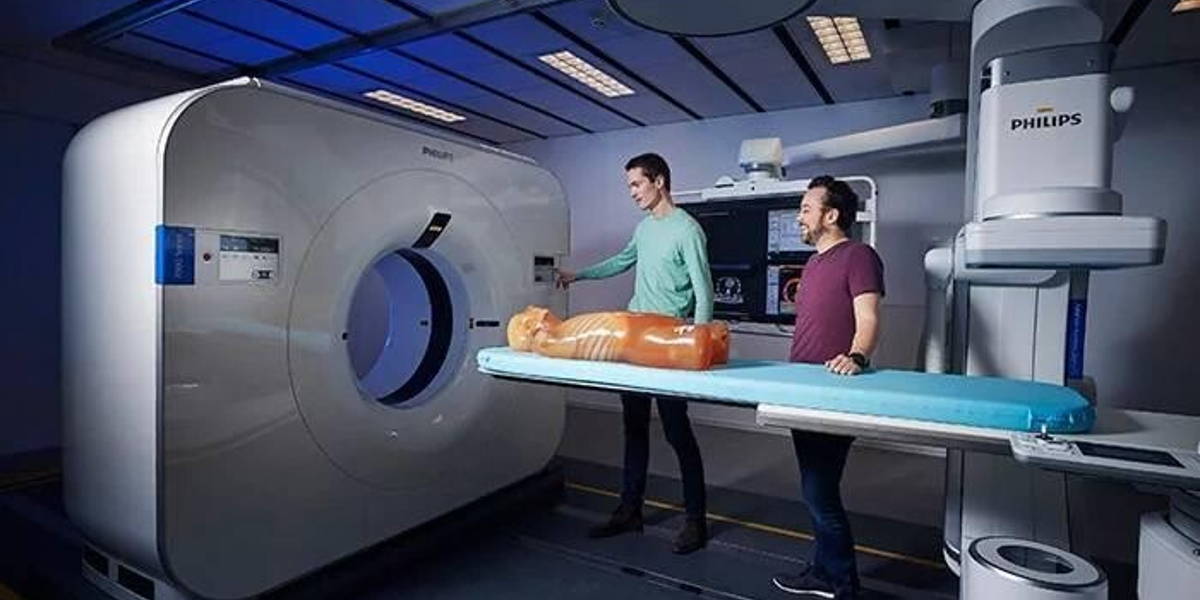 Philips_CT-scanner-op-rails