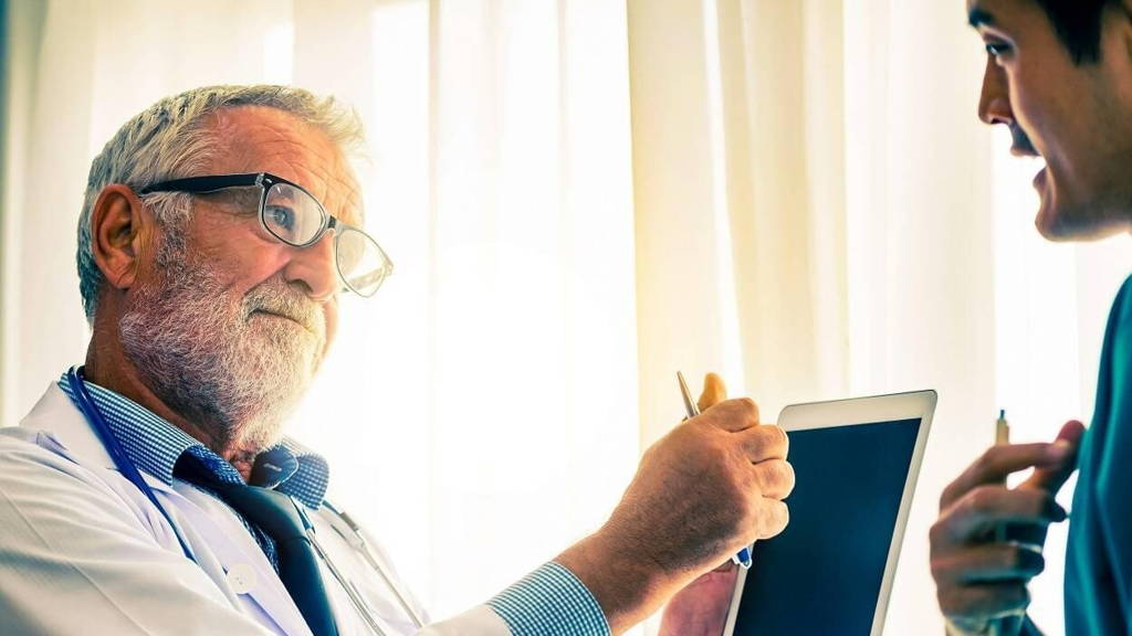 Dokter_collega_tablet_data_AI