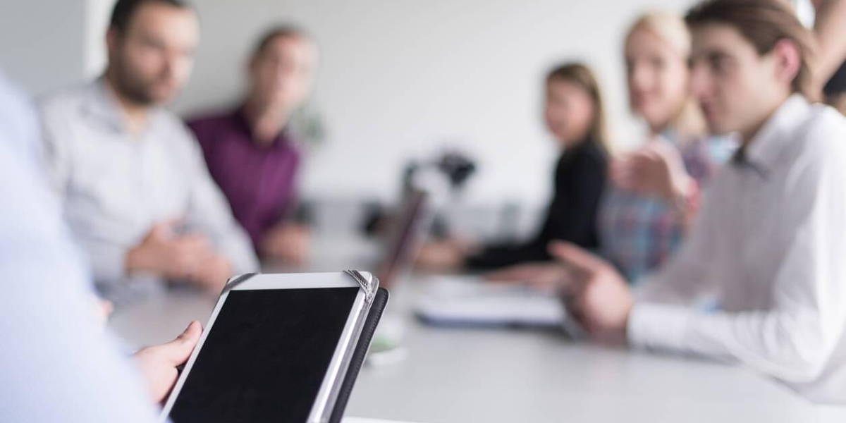 Tablet-kantoor-vergadering