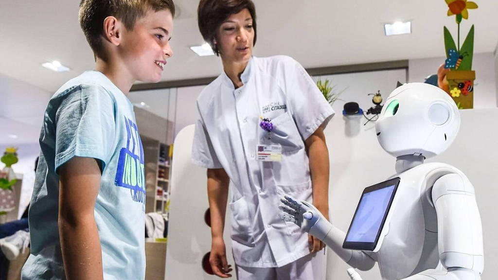 Phi-care-robot-2-hospital