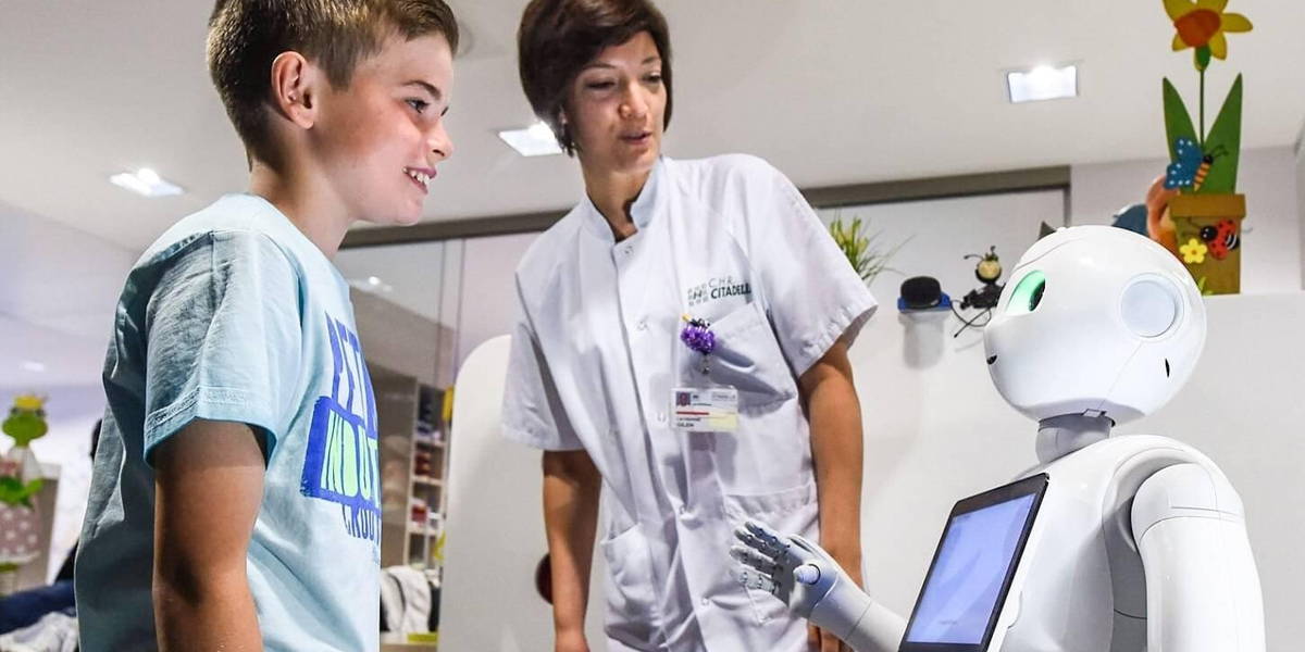 Phi-care-robot-2-hospital