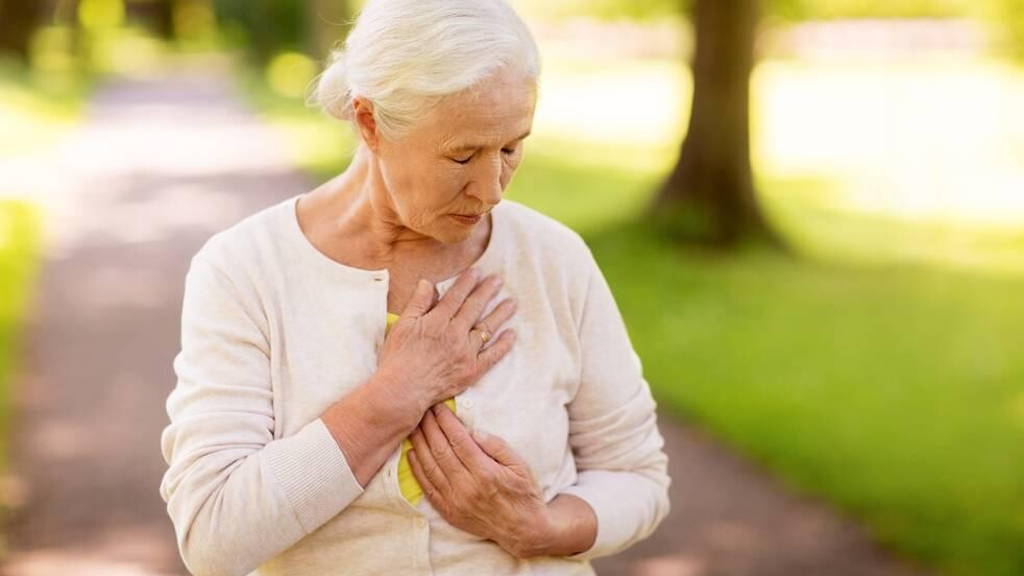 vrouw-pijn-hart-klachten