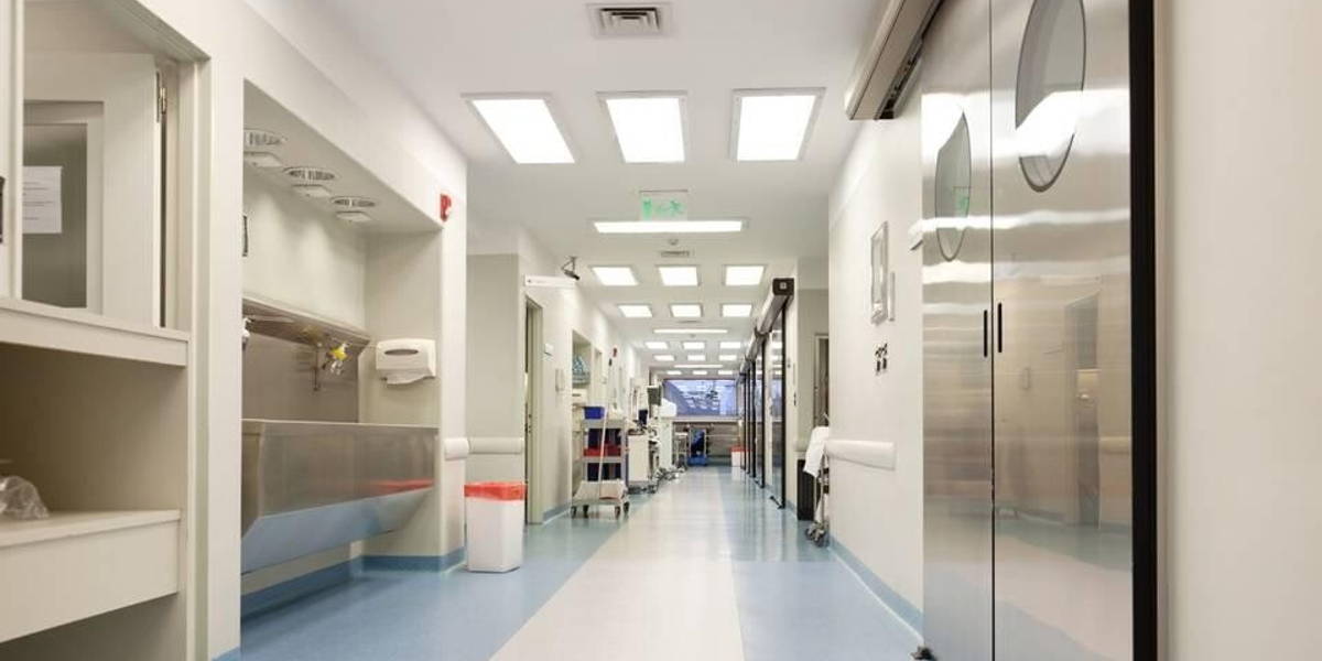 Ziekenhuis-gang-leeg