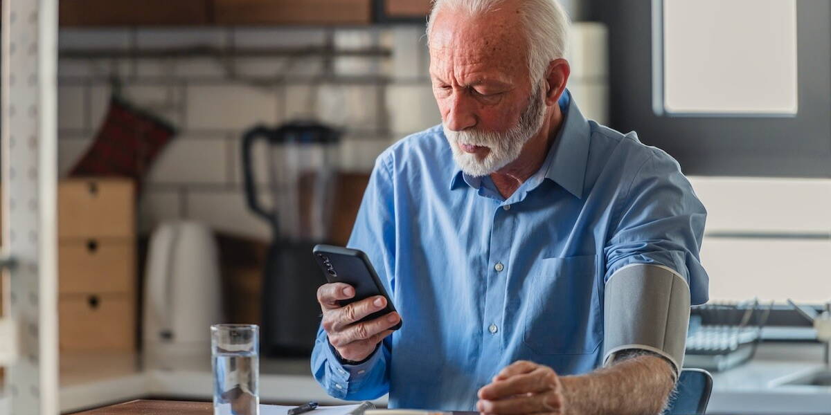 Patient past thuismonitoring toe voor gezondheid