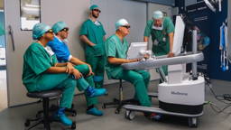 AI co-pilot supports surgeons live during robotic surgery