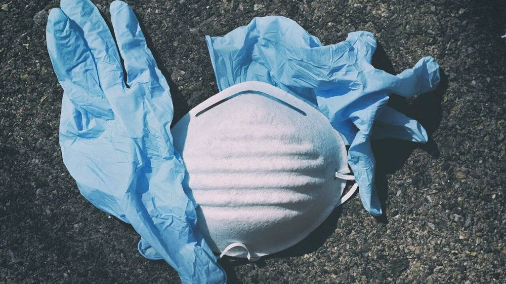 Maskers-handschoenen-corona-covid-hulpmiddelen