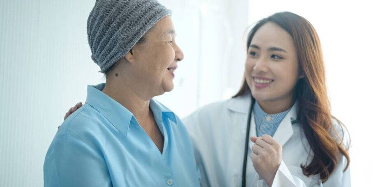 kanker-vrouw-dokter-patient-910x575