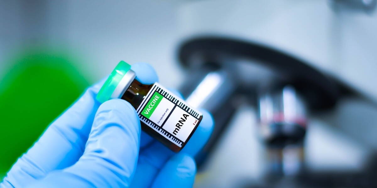Arts met mrna-vaccin