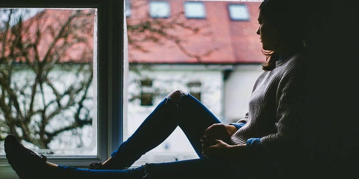 vrouw-venterbank-piekeren