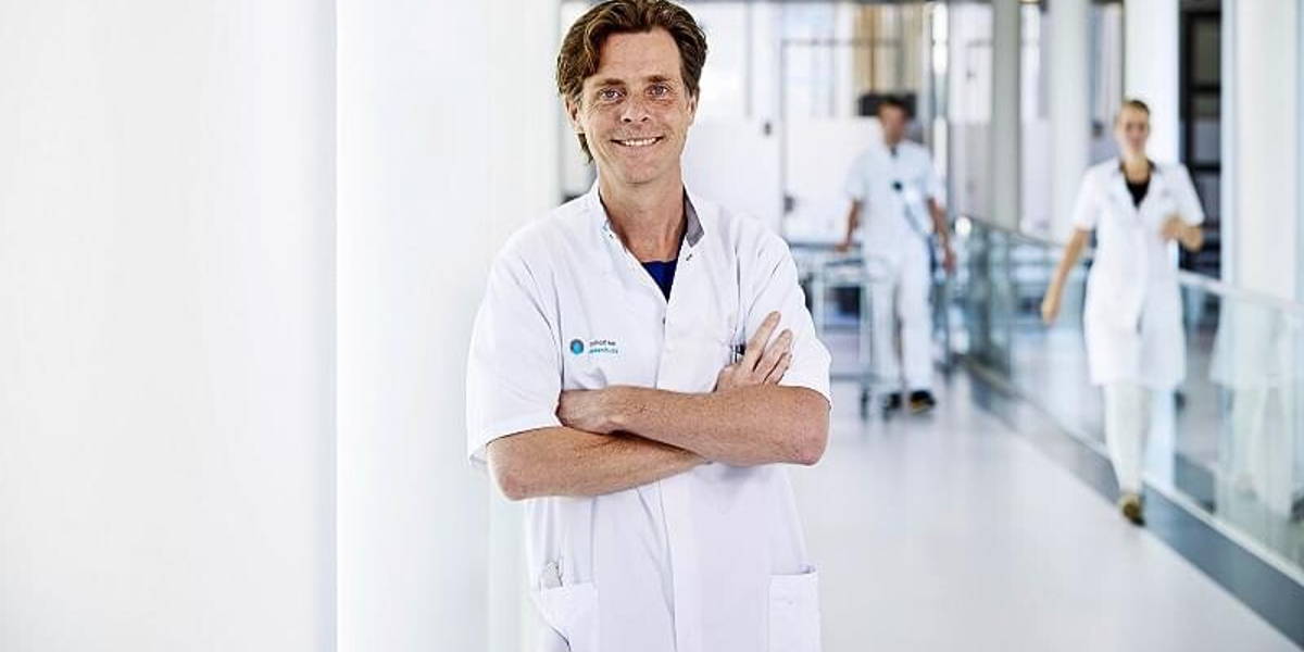Dr. Lukas Dekker