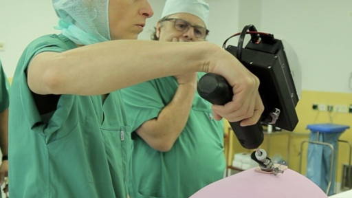 Wireless endoscope transmits images via light