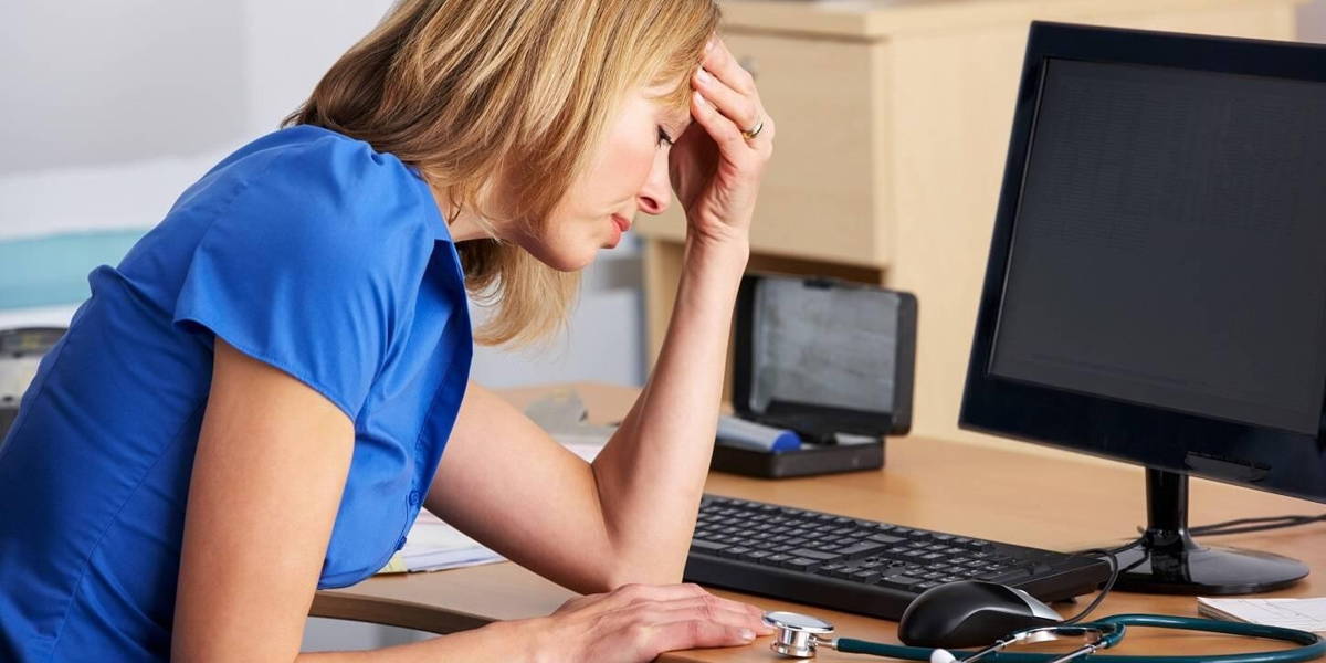 ICTH vrouw drukke administratie