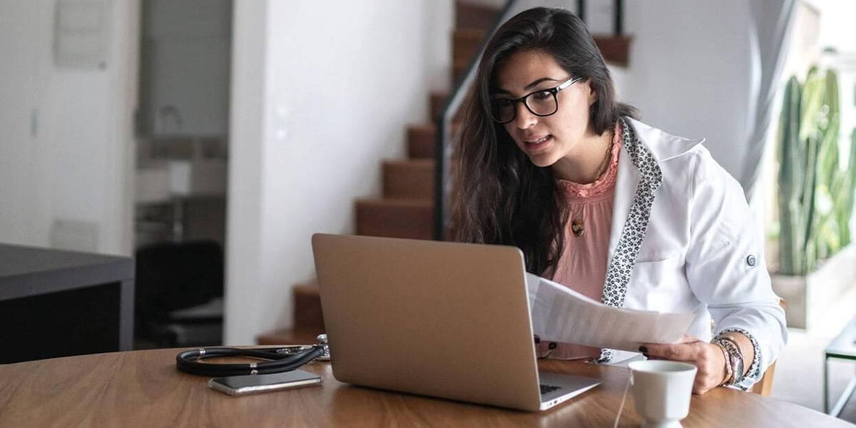 Goede werkplekomgeving must voor zorgmedewerker, vindt  Vinood Mangroelal, KPN: ‘Streef samen naar meer werkplekplezier‘