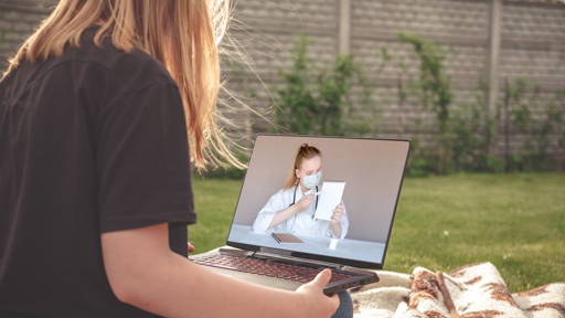 Monitor Digitale Zorg: hybride zorg via videobellen en AI nemen toe