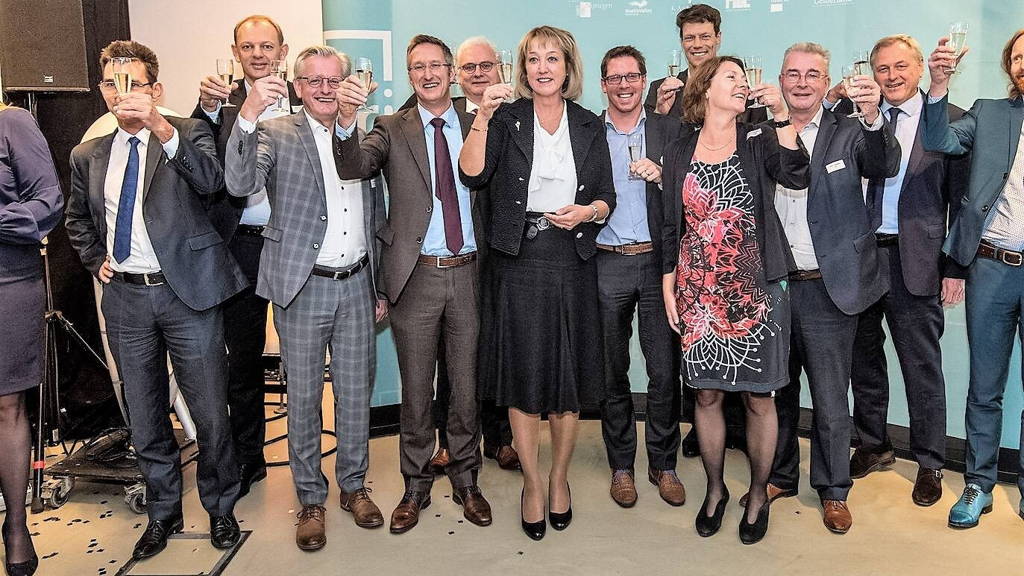 DMBah-iUIAEoHus_large