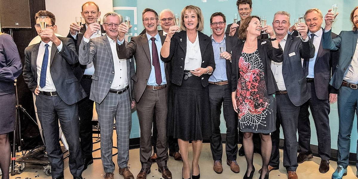 DMBah-iUIAEoHus_large