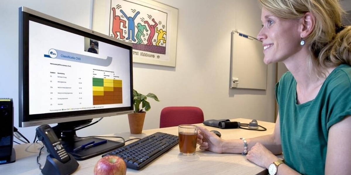 Thuis leren op maat en op passende tijden Saltro Academie, online leerplatform voor zorgverleners