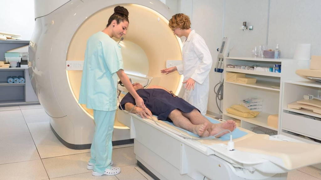 CT-Scan-Patient-Dokter
