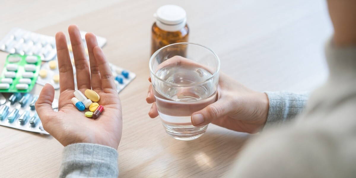 Pillen met een glas water