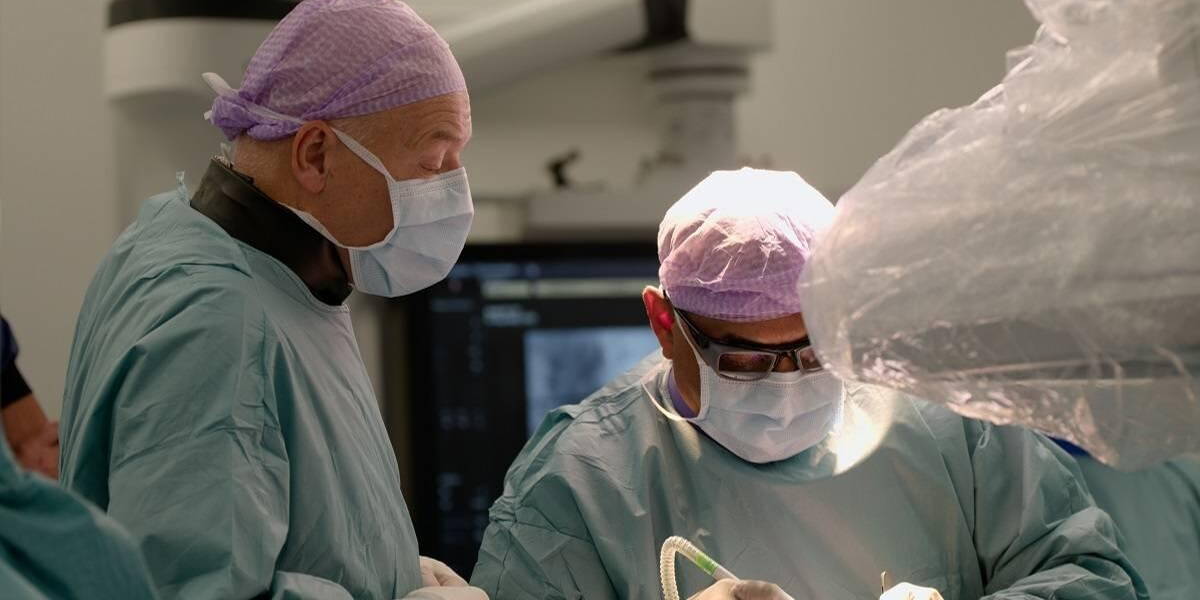 Cardioloog-Boersma-tijdens-plaatsing-EV-ICD