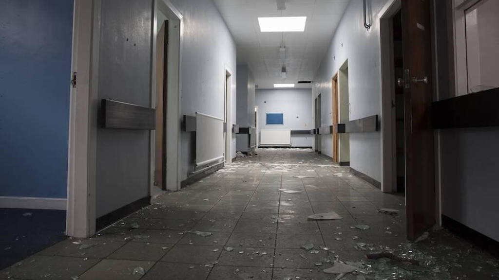 Help én hoera, het ziekenhuis verdwijnt