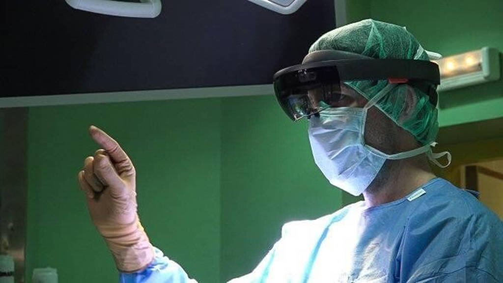 Hololens_neurochirurgie_doktor