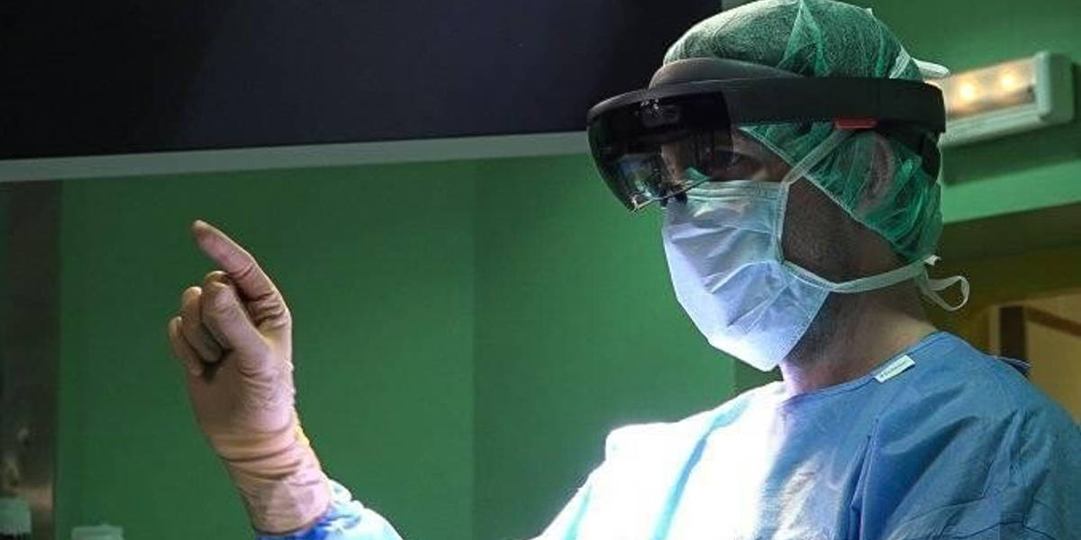 Hololens_neurochirurgie_doktor