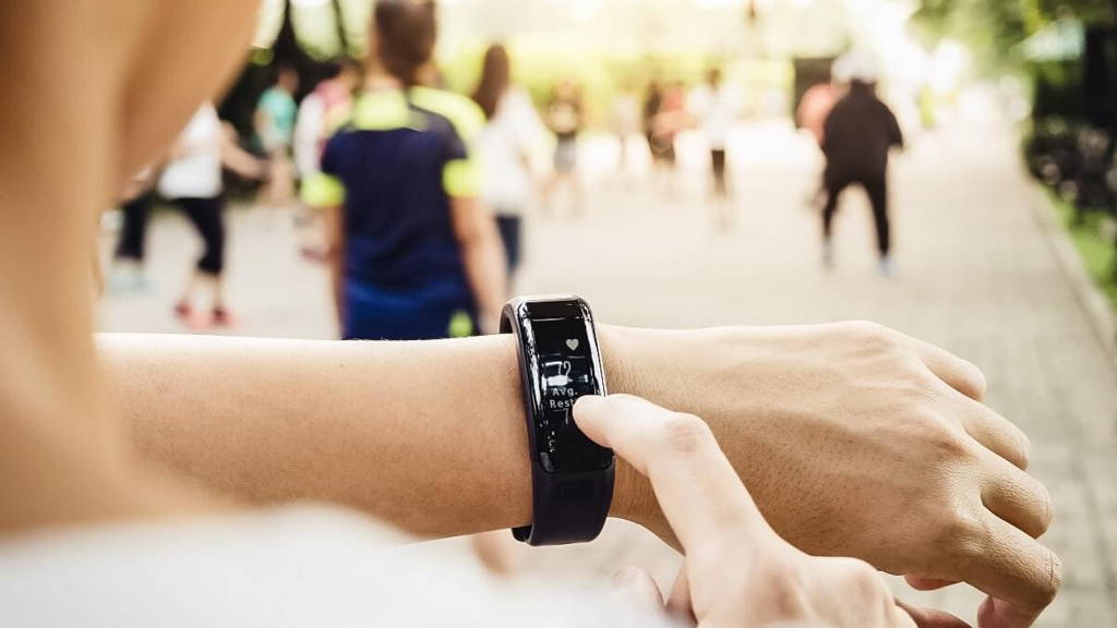 Woman checking Heart rate Exercise Workout fitness Smart watch