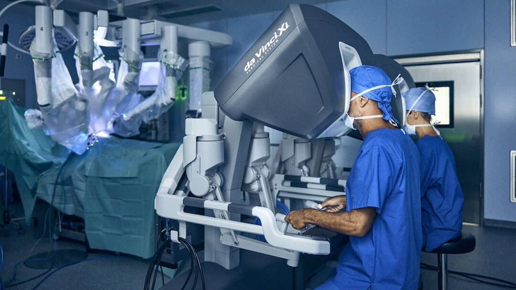 Voordelen van robot-geassisteerde operaties tegenover traditionele