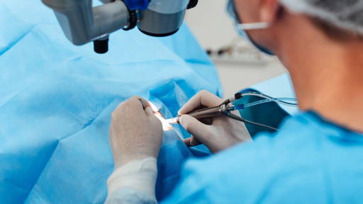 Autonomous robot takes a step towards high precision eye surgery