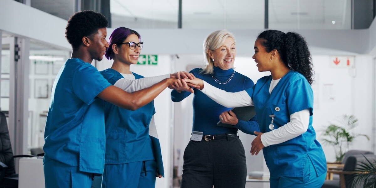 artsen vieren samenwerking