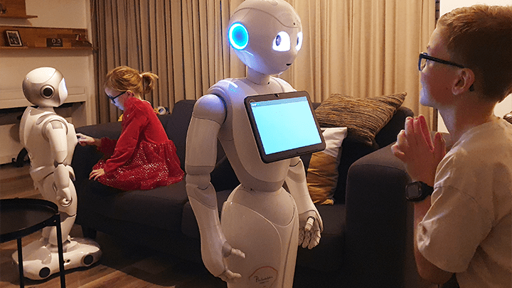 Wat kunnen AI mens-machine toepassingen leren van sociale robots?