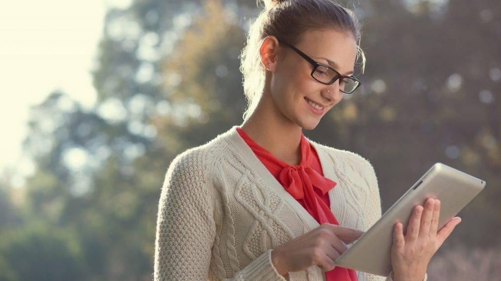 weekonnect-vrouw-tablet