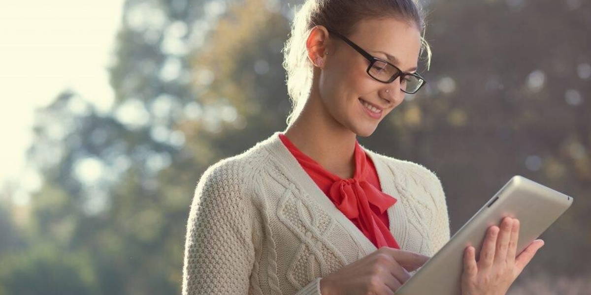 weekonnect-vrouw-tablet