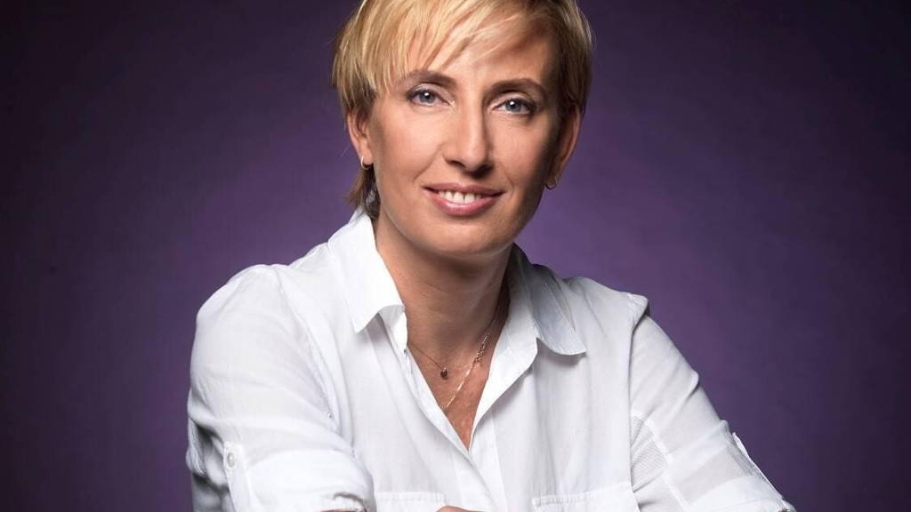 Your (club)house or mine?