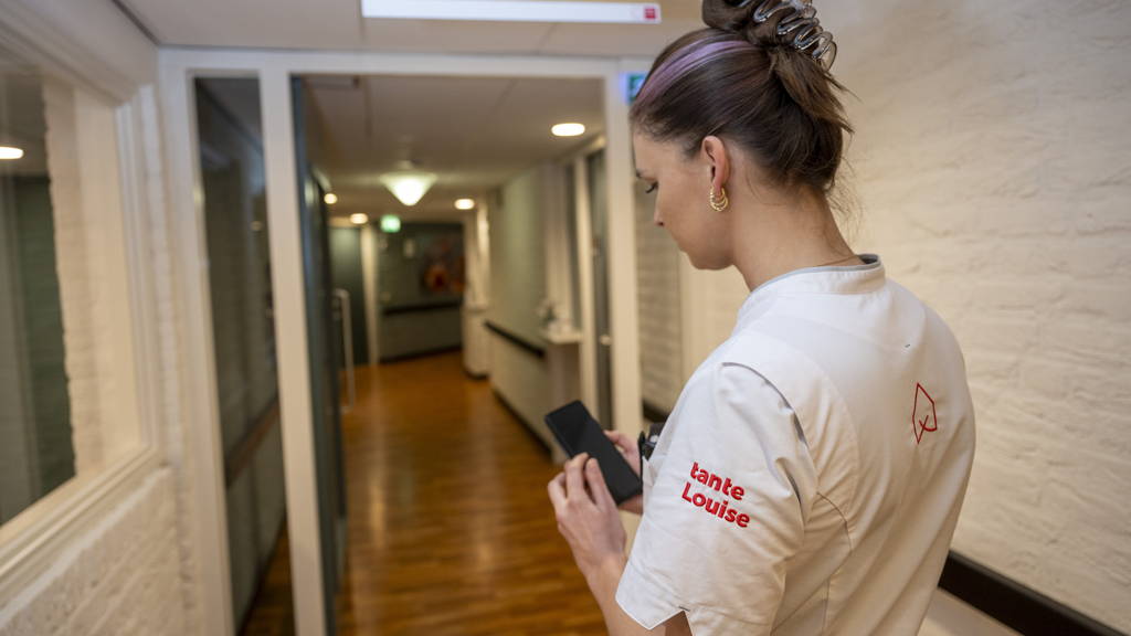 ‘Hé collega, mag ik een bewoner slaan?’