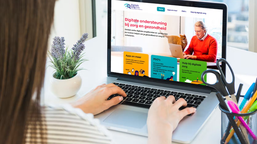 Praktische hulp bij digitale zorg, voor en door zorggebruikers
