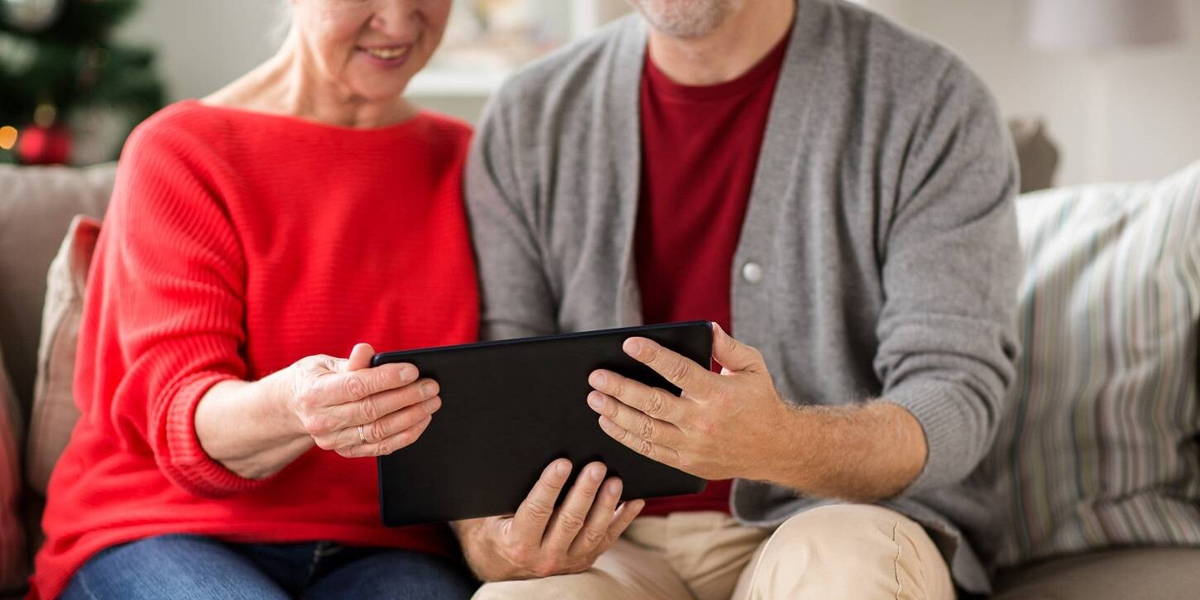 ICTH-elderly-tablet-rood-1450