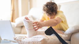 Slim titanium implantaat bestrijdt infecties en versnelt botgroei