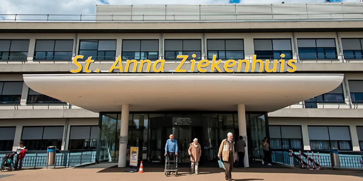St-Anna-ziekenhuis-hoofdingang