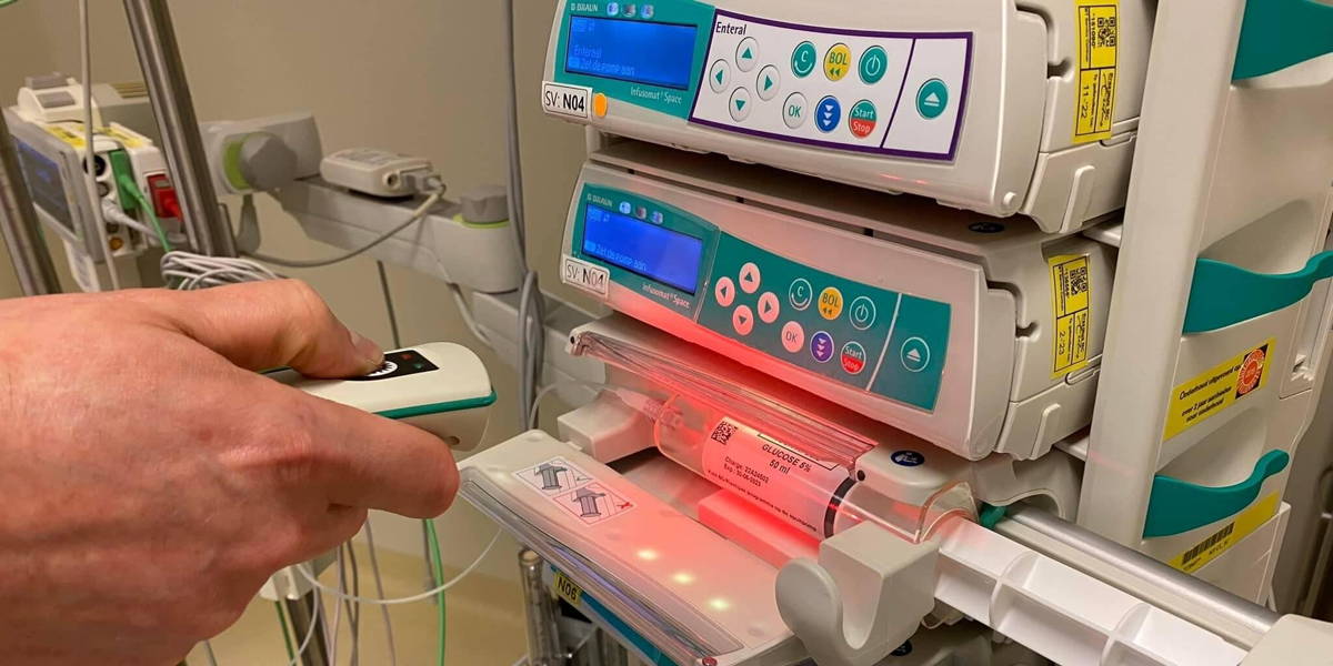 medicatiepompbron-Erasmus-MC-Medicatiepompen-worden-gescand.