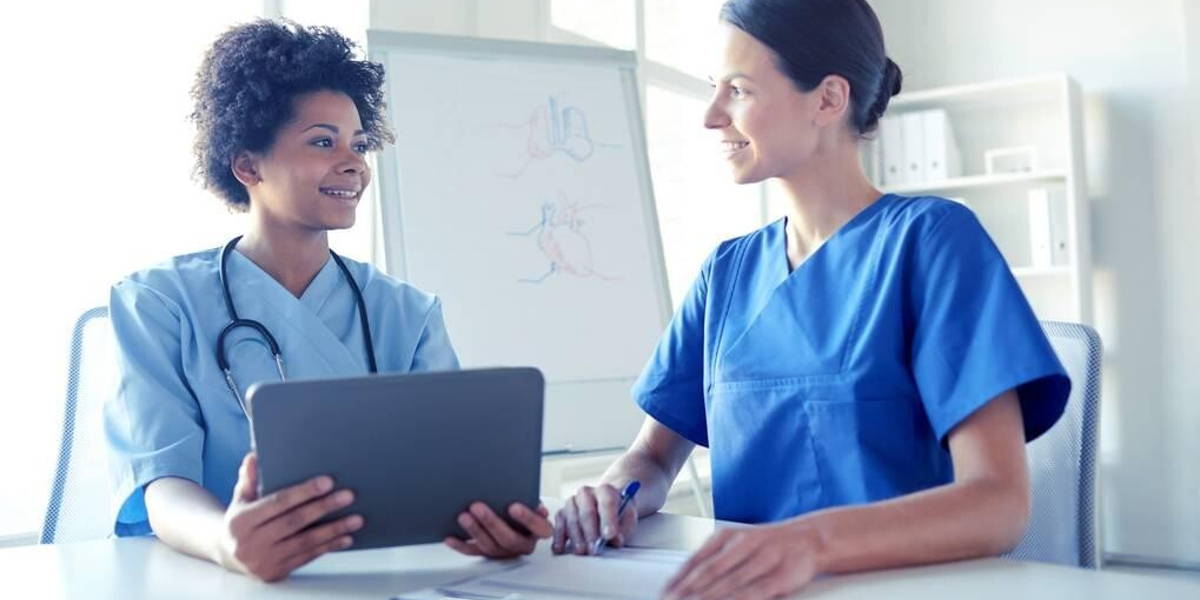 Zorgmedewerkers-zorg-tablet