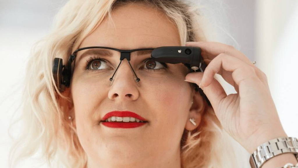 Smart-Glasses-Vrouw-kopie